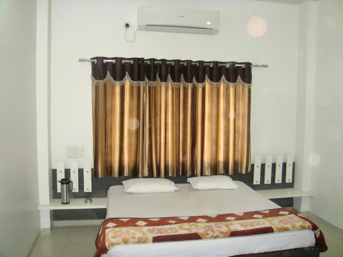 Chintamani Deluxe 2*