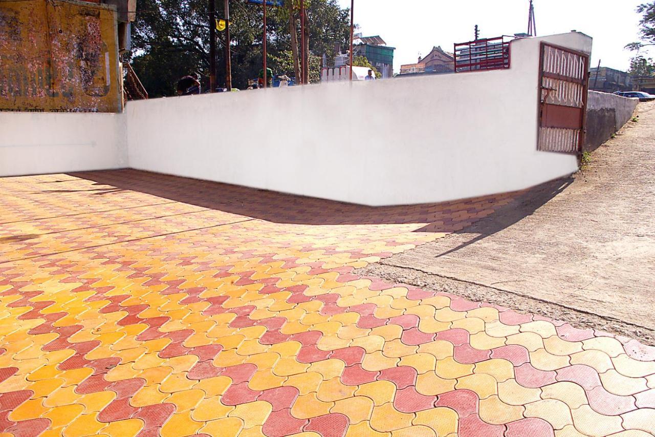 Chintamani Deluxe 2* Yavatmal